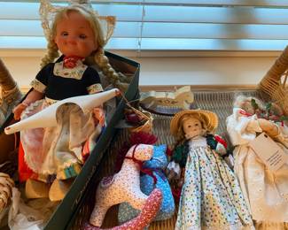 Vintage dolls from porcelain to fabric