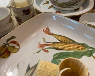  Evesham Roy Worcester, England custard bowls, serving pieces and casserole dishes