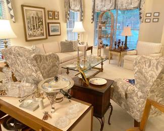 Beautiful living room with Henredon furniture