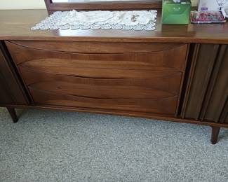 Large double dresser with mirror, very good condition 