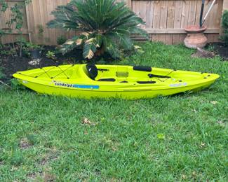 Sundolphin kayak (comes with 1 lifejacket and 1 paddle)