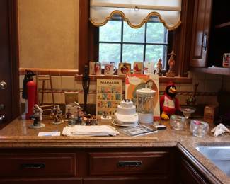 disney  figures  in  the  kitchen