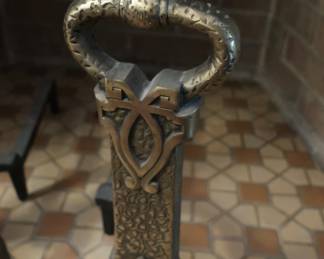 closer  view  of  andiron design