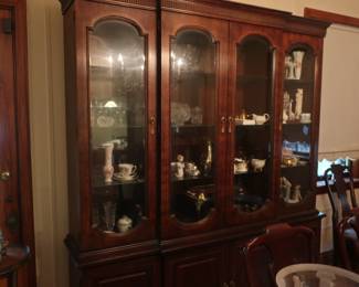 Henredon china  cabinet. It  is  72"  wide  x  18"  deep.  The  hgt  is 83".    VERY  GOOD  CONDITION           MAKE  OFFER