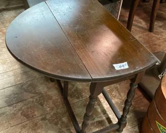Drop leaf side table