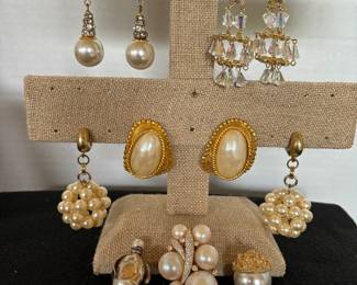 Statement EarringsPendants