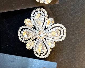 Vintage Weiss Signed Brooch Unsigned Earrings