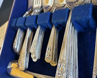 WallaceHarmony House Silver Plates