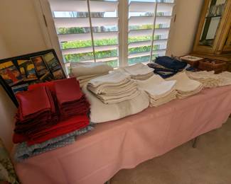 Linens, napkins and placemats