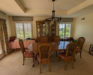 Formal dining room - Thomasville brand dining table and china cabinet