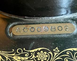 ANTIQUE SINGER TREADLE SEWING MACHINE