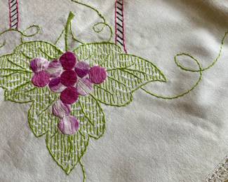 VINTAGE/ANTIQUE LINENS