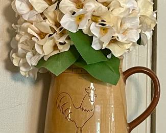 CHICKEN/ROOSTER DECOR - PITCHER W/HYDRANGEAS