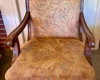 ANTIQUE ARM CHAIR