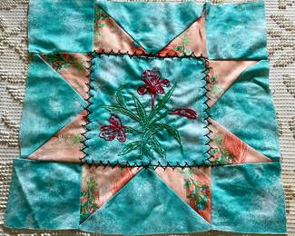 VINTAGE/ANTIQUE QUILT PANEL
