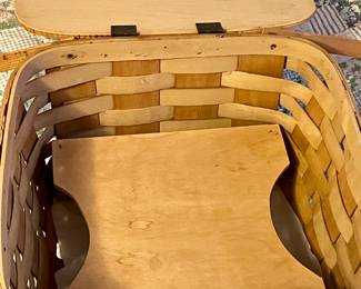 VINTAGE PICNIC BASKET