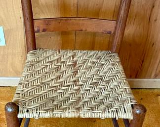 VINTAGE/ANTIQUE QUILTING CHAIR