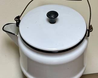 VINTAGE/ANTIQUE ENAMEL KETTLE