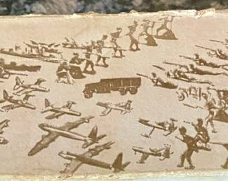 VINTAGE TOY SOLDIERS W/ORIGNINAL CHEST - 93 PIECES