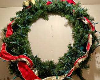 LARGE LIGHTED WREATH