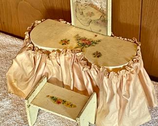 MINIATURE VANITY