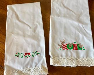 CROSS-STITCH/LACE NAPKINS