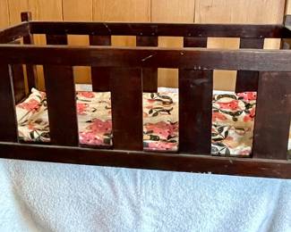 VINTAGE/ANTIQUE DOLL CRIB