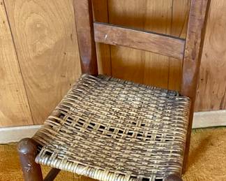 ANTIQUE CHILD'S CHAIR