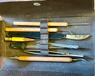 VINTAGE/ANTIQUE POTTERY TOOLS SET