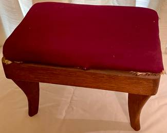 VINTAGE/ANTIQUE FOOT STOOL