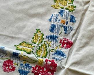 VINTAGE/ANTIQUE LINENS