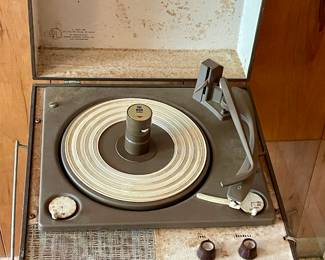 VINTAGE/ANTIQUE PHILCO RECORD PLAYER ON STAND