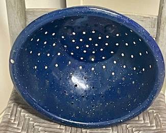 VINTAGE/ANTIQUE ENAMEL COLANDER