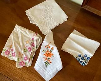 VINTAGE/ANTIQUE LINENS