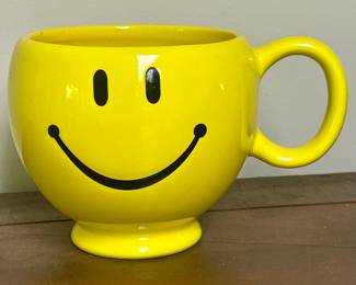 HAPPY MUG