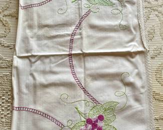 VINTAGE/ANTIQUE LINENS