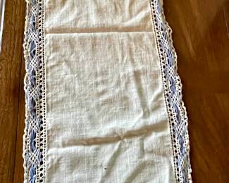 VINTAGE/ANTIQUE LINENS