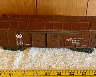 ANTIQUE O-GUAGE BOX CAR