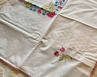 VINTAGE/ANTIQUE LINENS