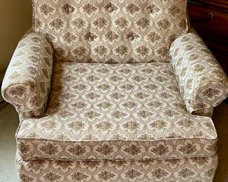 VINTAGE UPHOLSTERED CHAIR