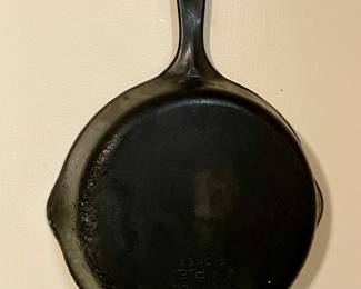 WELL SEASONED WAGNER SKILLET