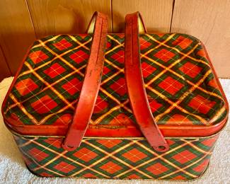 VINTAGE TIN PICNIC BASKET