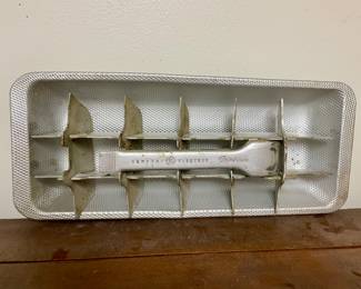 VINTAGE ALUMINUM ICE TRAY