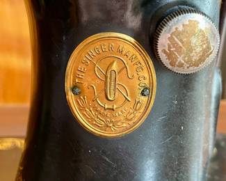 ANTIQUE SINGER TREADLE SEWING MACHINE