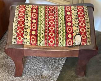 VINTAGE/ANTIQUE STOOL