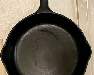 WELL SEASONED WAGNER SKILLET