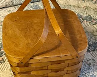 VINTAGE PICNIC BASKET