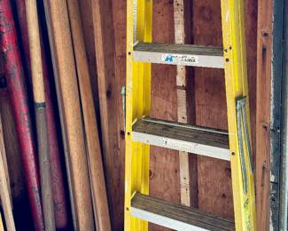 6ft Fiberglass Ladder