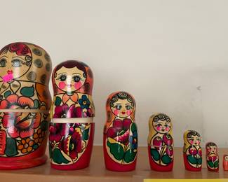 Set of nesting Dolls