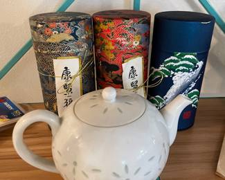 Teapot made with rice pattern